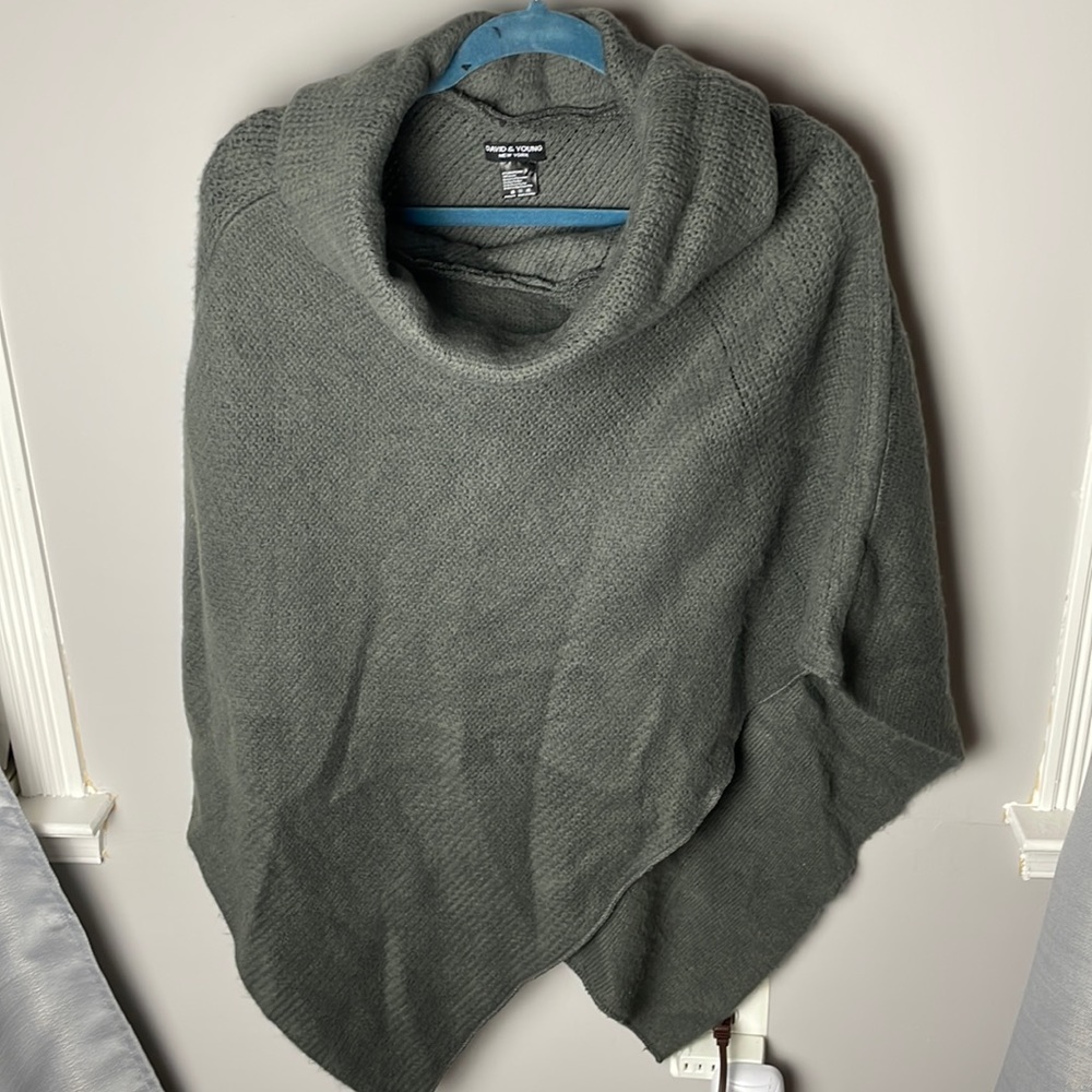 David & Young New York poncho